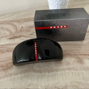 🖤Prada sunglasses case with a box🖤